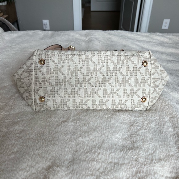 Michael Kors Large Leather Logo Shoulder Bag - Picture 3 of 16